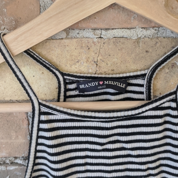 Brandy Melville Crop Top - Picture 2 of 6